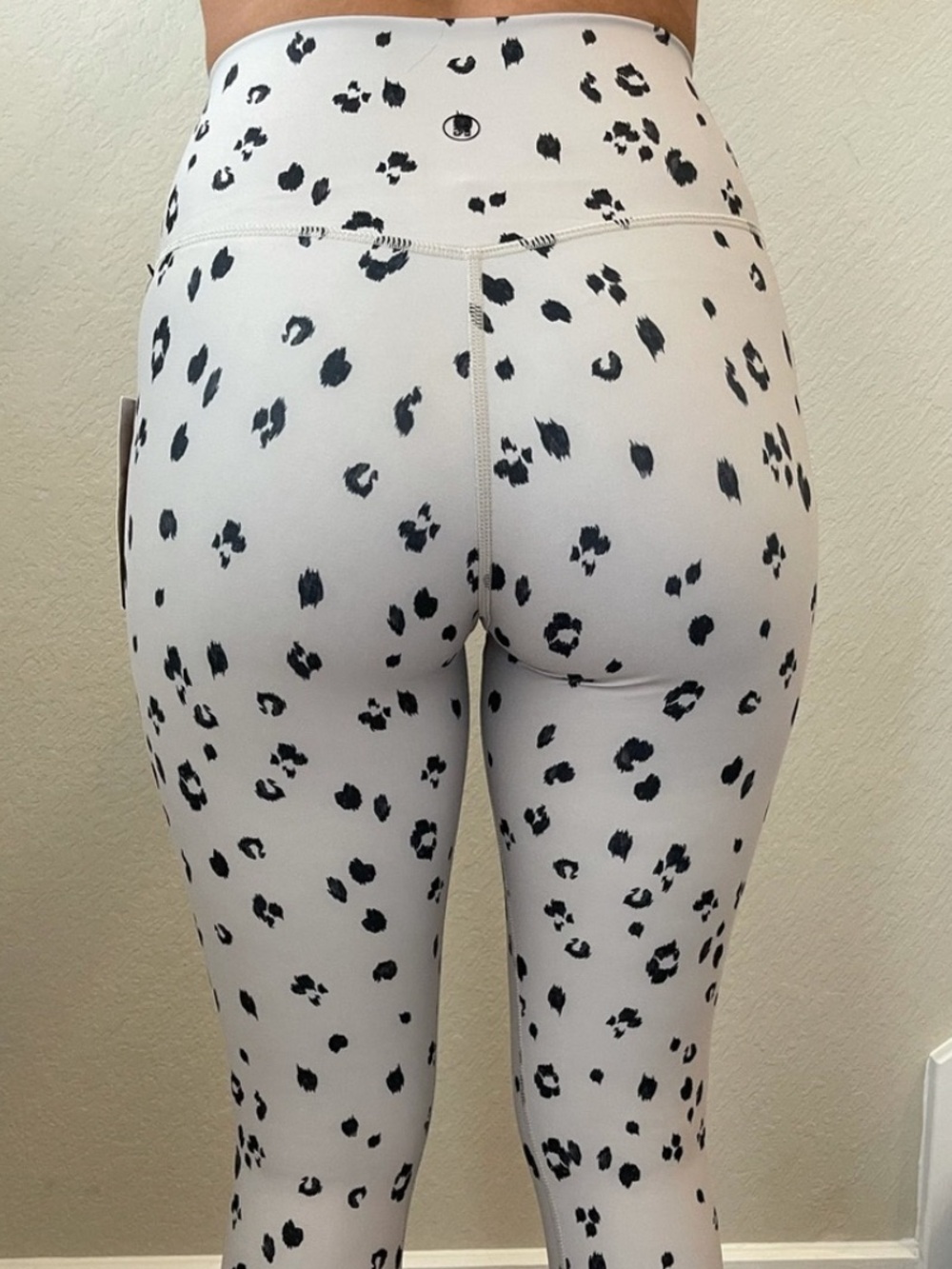 SAGE Collective Diamond Cheetah High Waist Yoga Leggings Women’s Size XS - Picture 15 of 16